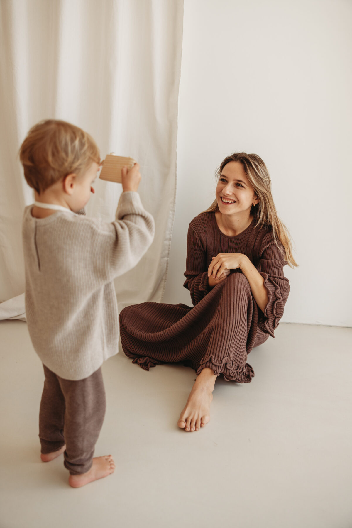 Agata z synem sesja rodzinna w studio Poznań Lusowo Lusówko fotograf Katarzyna Kitajgrodzka Flarra ()