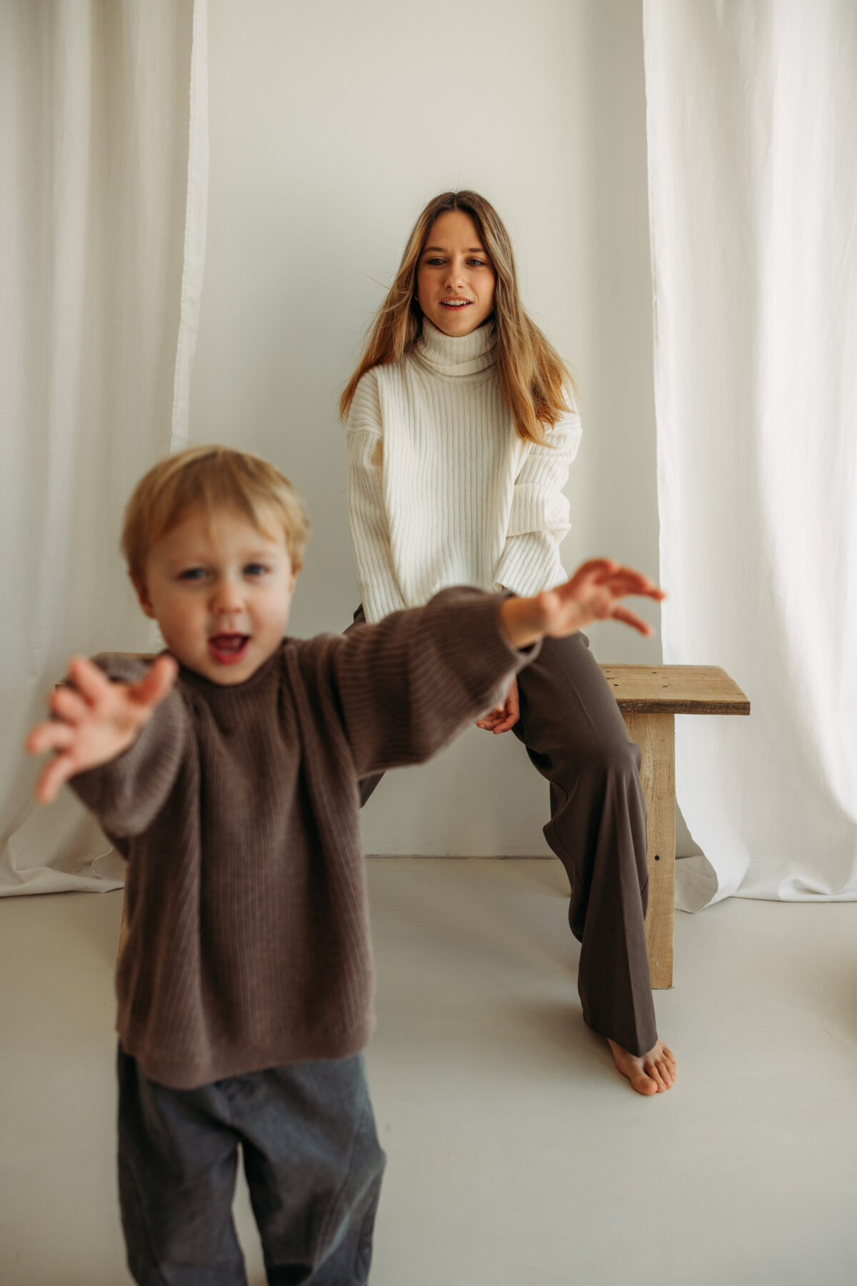 Agata z synem sesja rodzinna w studio Poznań Lusowo Lusówko fotograf Katarzyna Kitajgrodzka Flarra ()