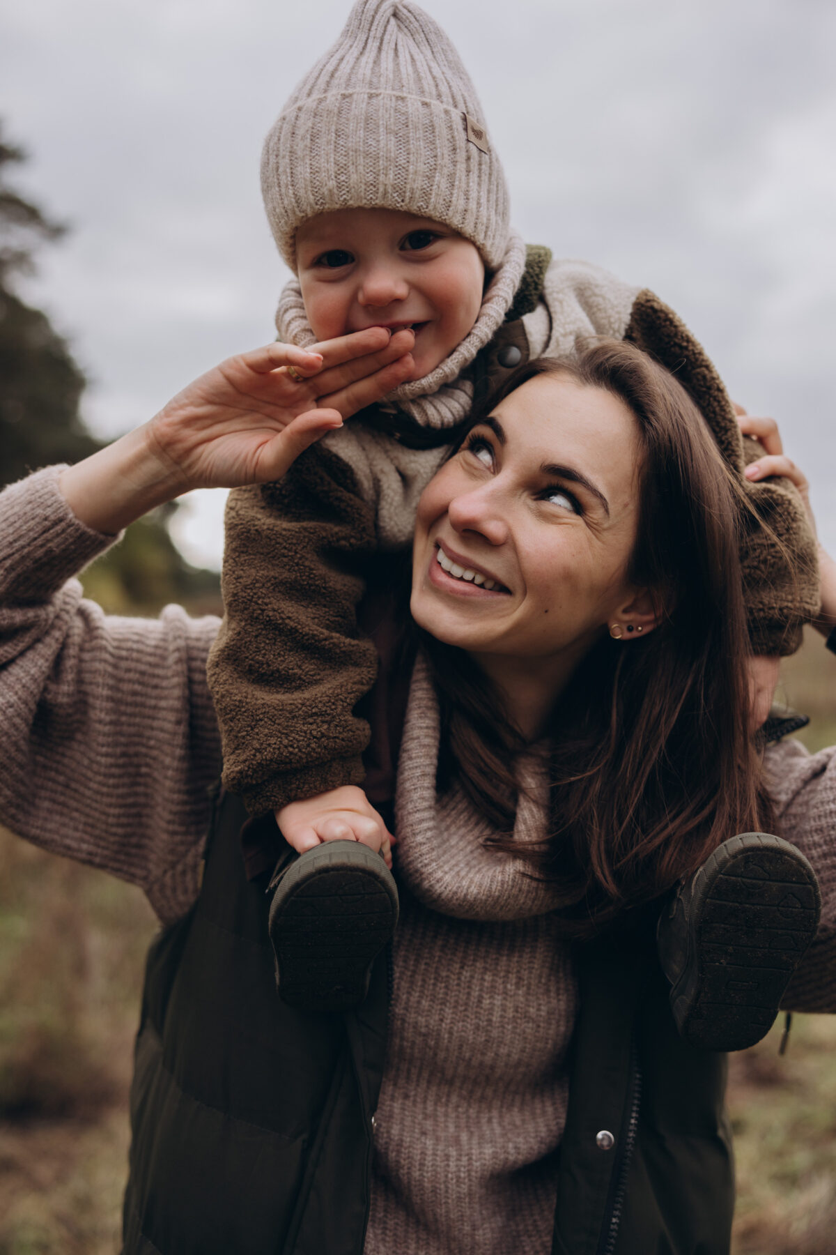 Beata z rodziną sesja rodzinna plenerowa fotograf poznań Katarzyna Kitajgrodzka Falrra ()