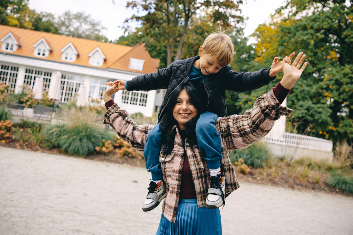 Iza z rodziną sesja rodzinna plenerowa Poznań Fotograf Poznań katarzyna Kitajgrodzka Flarra Lusówko Lusowo ()