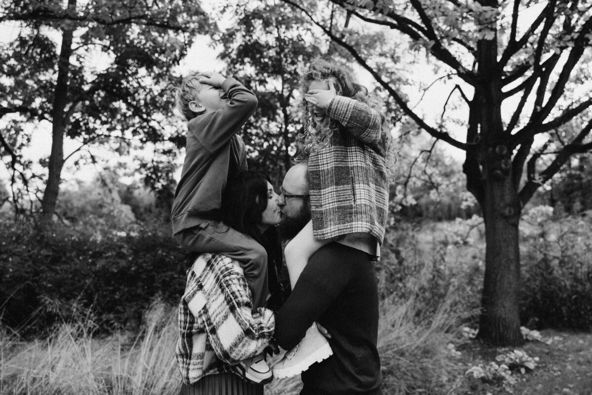 Iza z rodziną sesja rodzinna plenerowa Poznań Fotograf Poznań katarzyna Kitajgrodzka Flarra Lusówko Lusowo ()