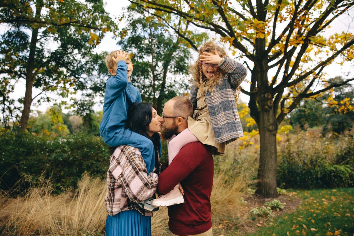 Iza z rodziną sesja rodzinna plenerowa Poznań Fotograf Poznań katarzyna Kitajgrodzka Flarra Lusówko Lusowo ()