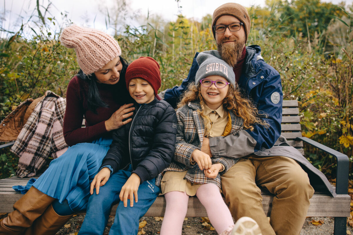 Iza z rodziną sesja rodzinna plenerowa Poznań Fotograf Poznań katarzyna Kitajgrodzka Flarra Lusówko Lusowo ()