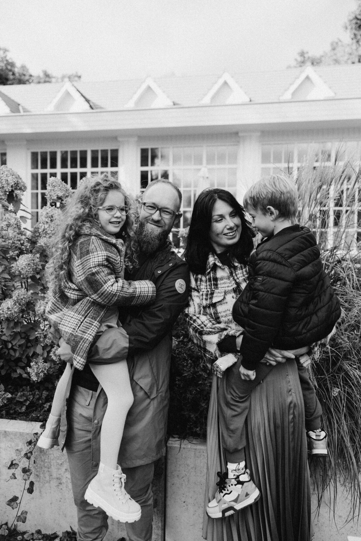 Iza z rodziną sesja rodzinna plenerowa Poznań Fotograf Poznań katarzyna Kitajgrodzka Flarra Lusówko Lusowo ()