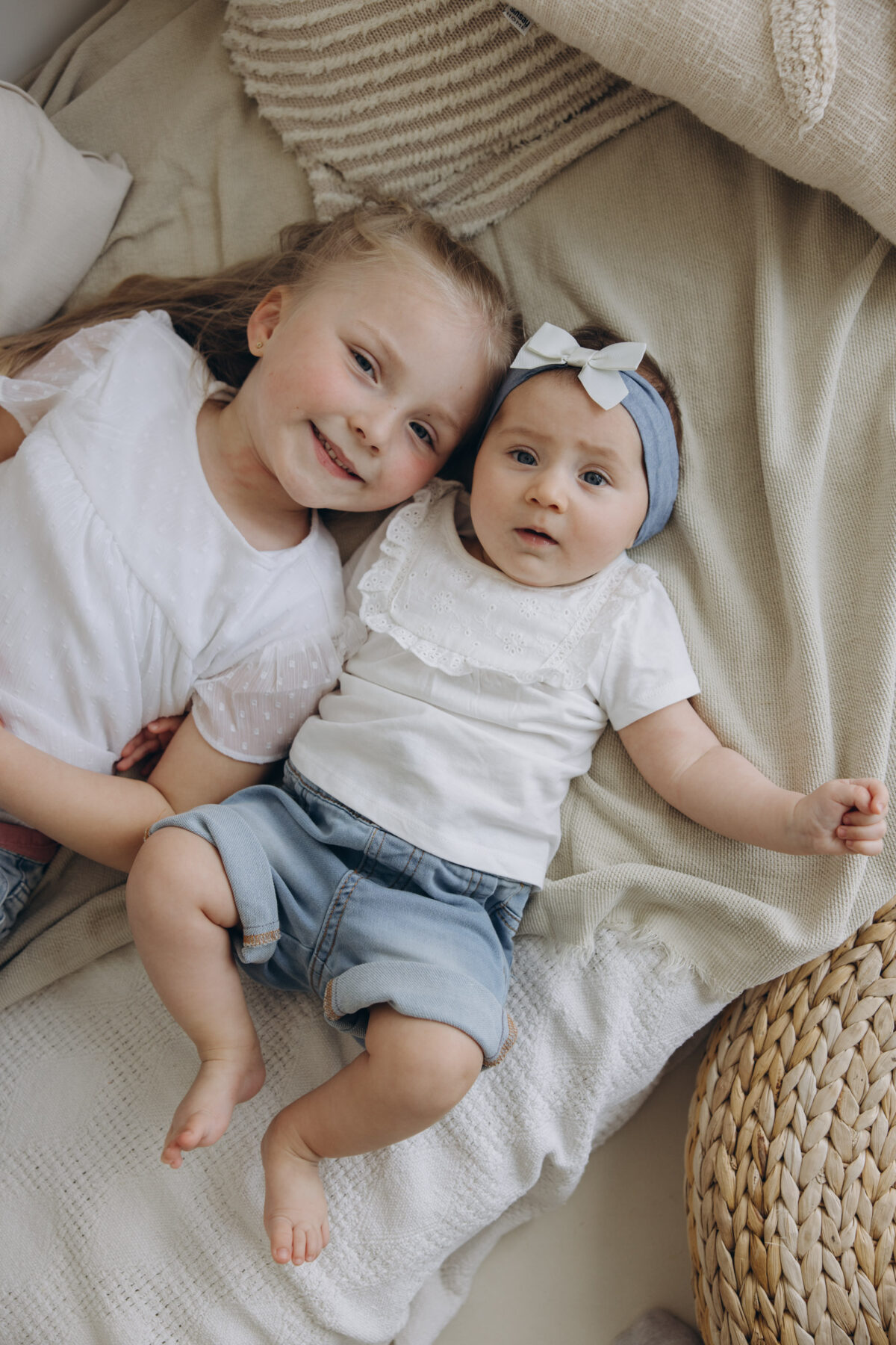 Milena i Elena sesja rodzinna w studio Lusówko Lusowo Poznań fotograf Katarzyna Kitajgrodzka Flarra ()