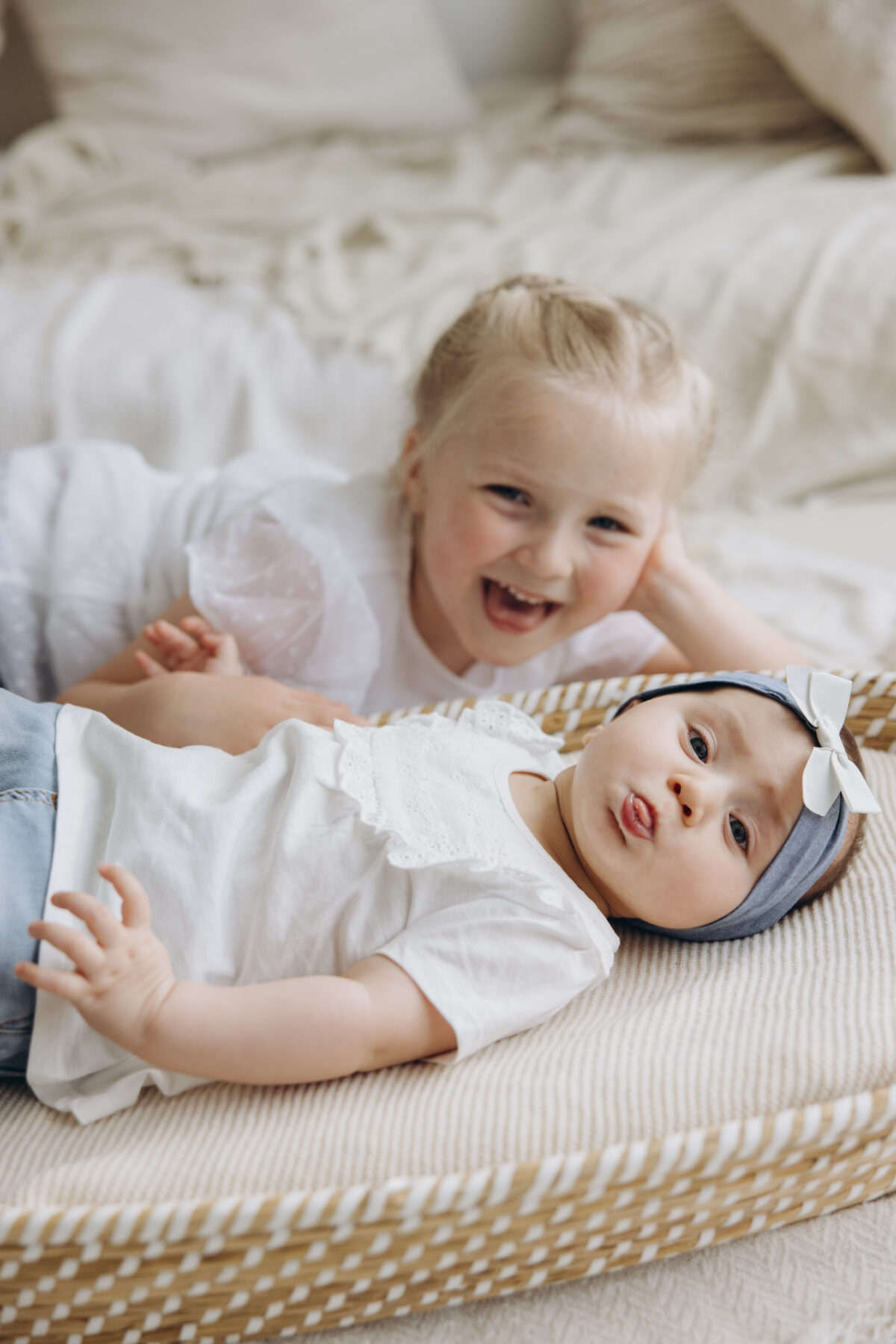 Milena i Elena sesja rodzinna w studio Lusówko Lusowo Poznań fotograf Katarzyna Kitajgrodzka Flarra ()