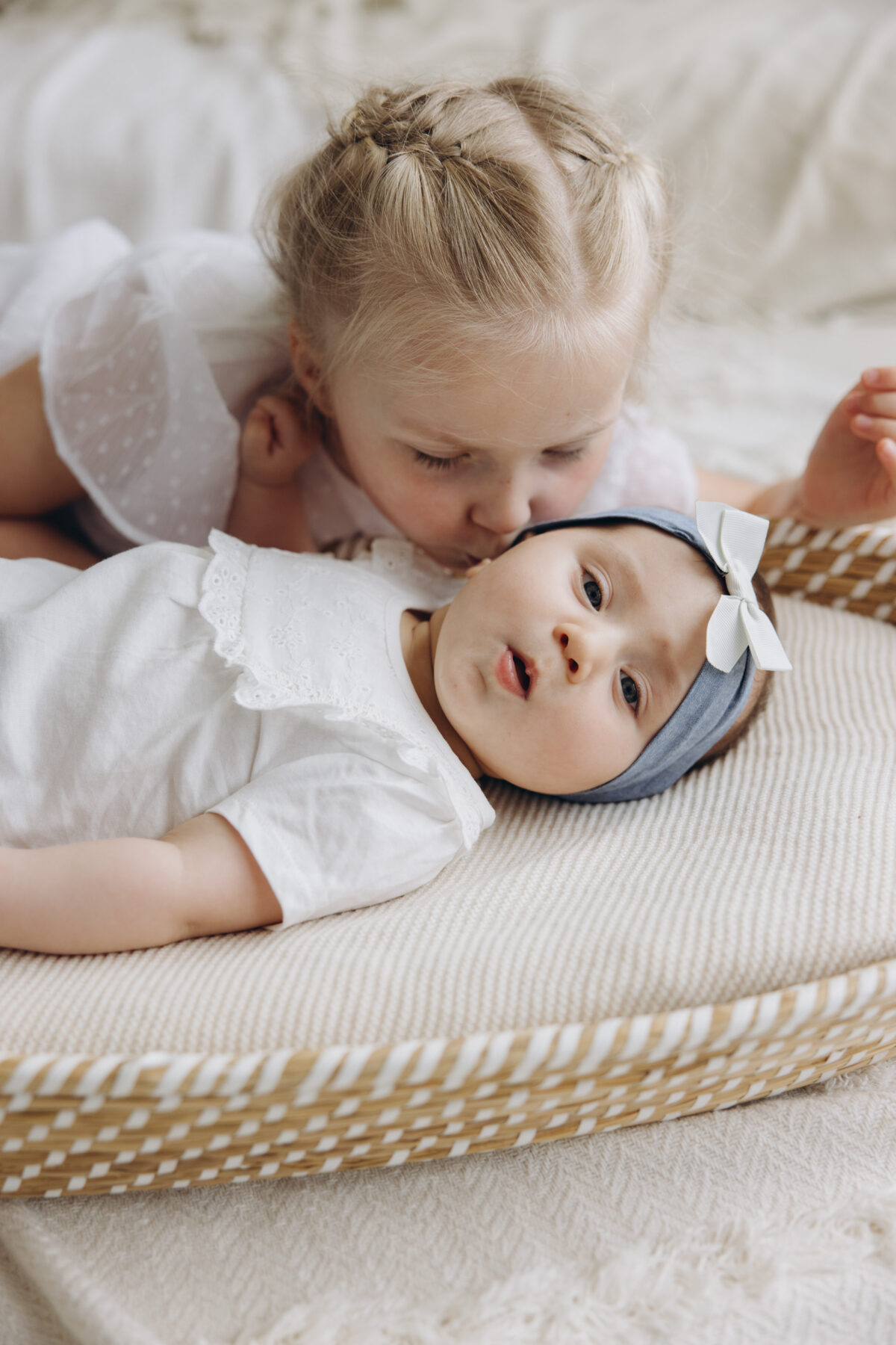 Milena i Elena sesja rodzinna w studio Lusówko Lusowo Poznań fotograf Katarzyna Kitajgrodzka Flarra ()