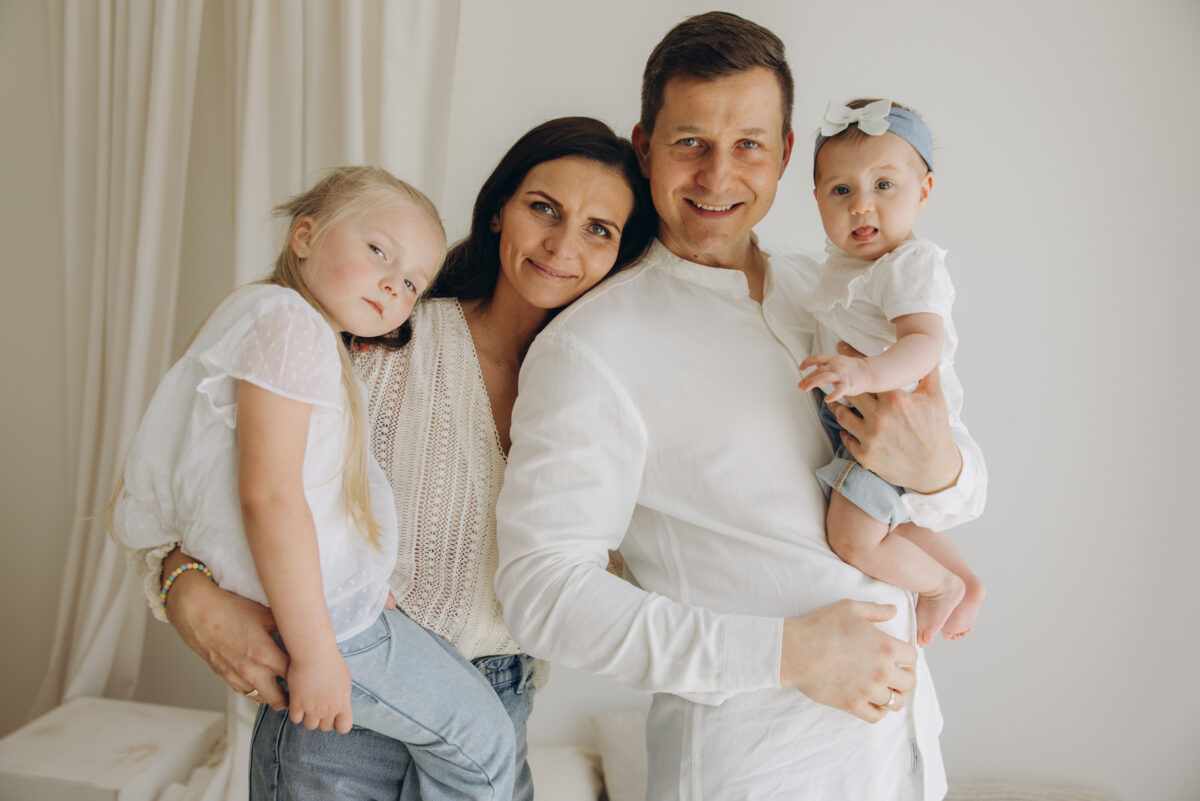 Milena i Elena sesja rodzinna w studio Lusówko Lusowo Poznań fotograf Katarzyna Kitajgrodzka Flarra ()