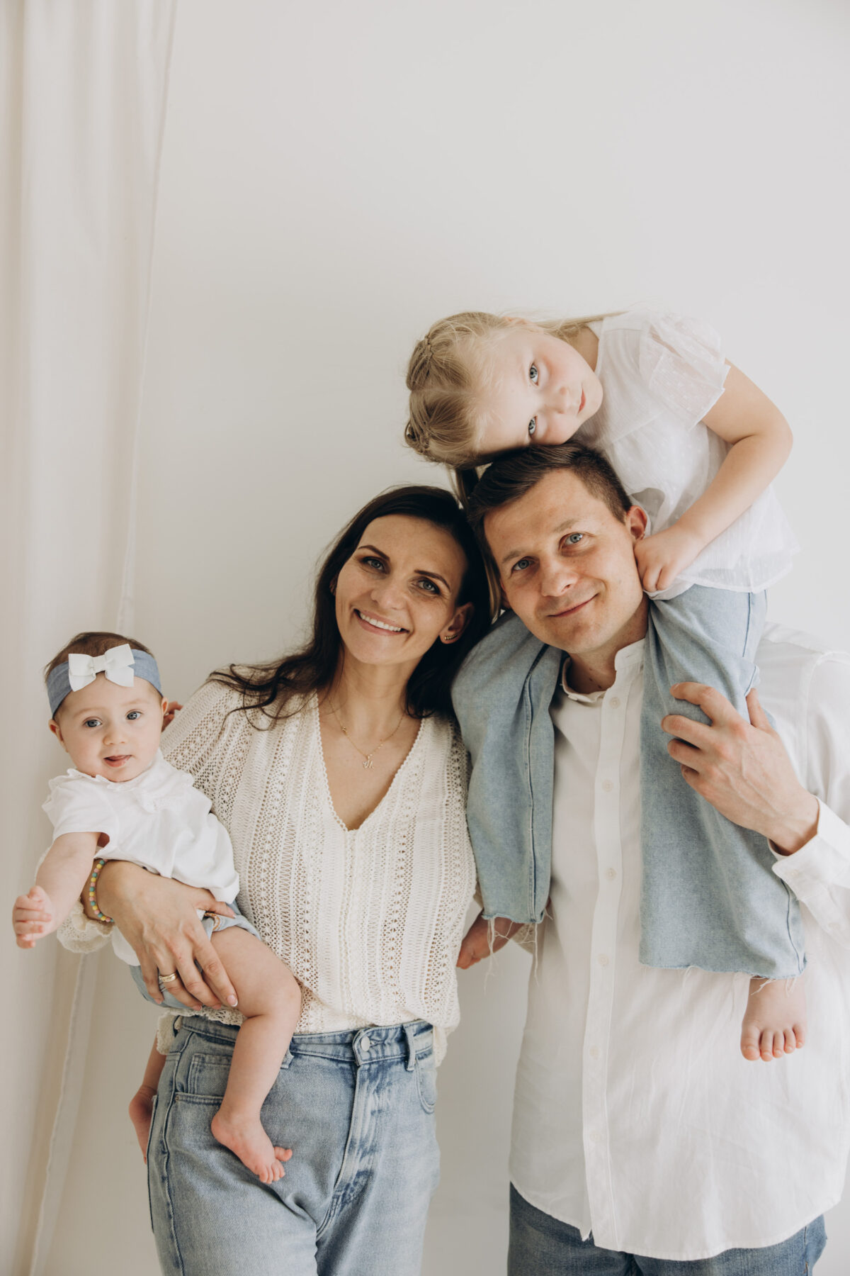 Milena i Elena sesja rodzinna w studio Lusówko Lusowo Poznań fotograf Katarzyna Kitajgrodzka Flarra ()