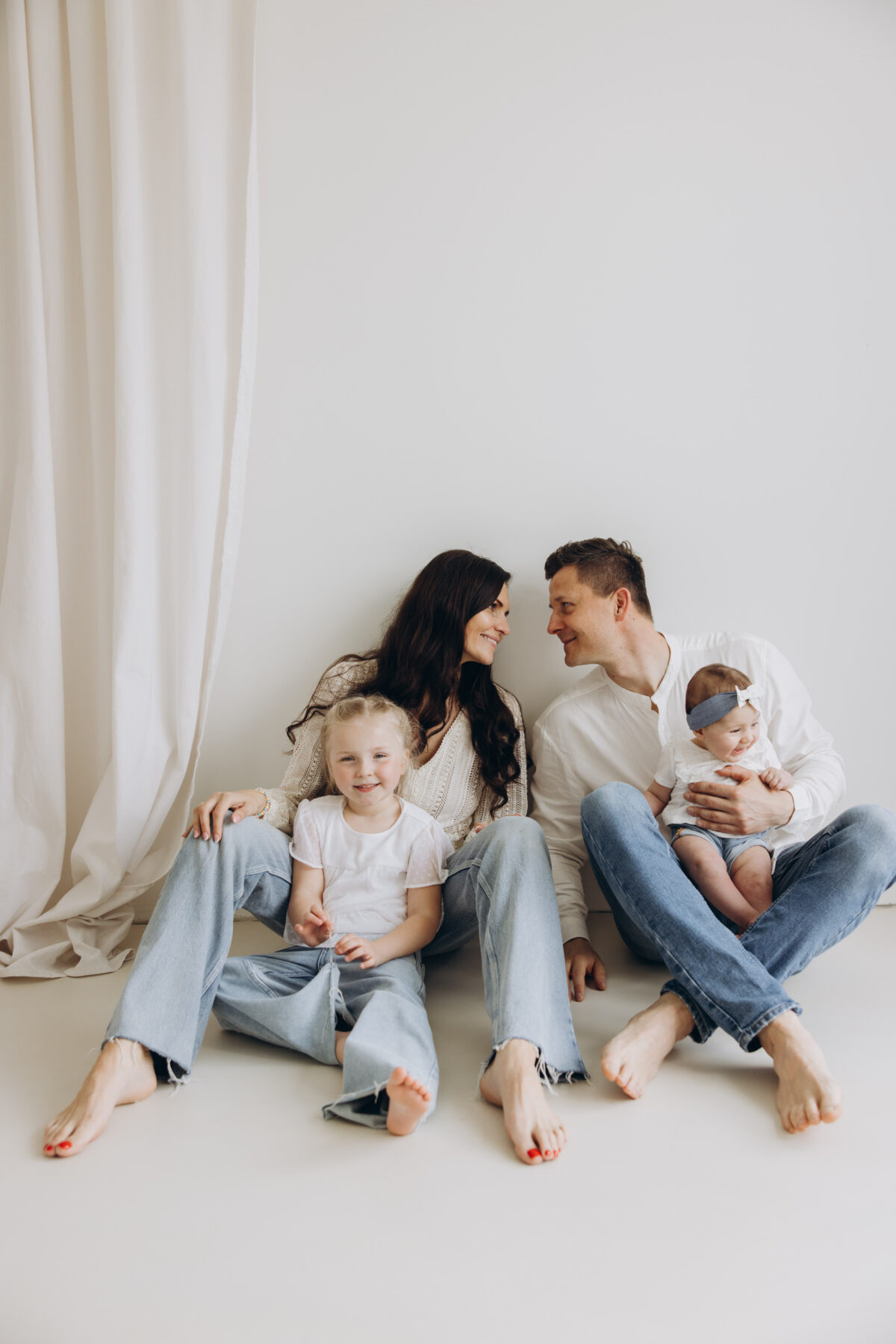 Milena i Elena sesja rodzinna w studio Lusówko Lusowo Poznań fotograf Katarzyna Kitajgrodzka Flarra ()