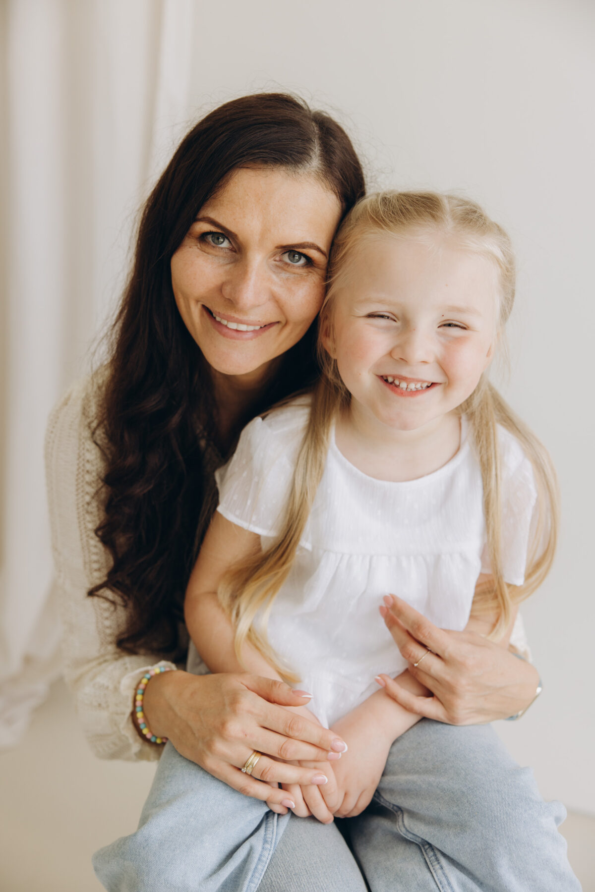 Milena i Elena sesja rodzinna w studio Lusówko Lusowo Poznań fotograf Katarzyna Kitajgrodzka Flarra ()