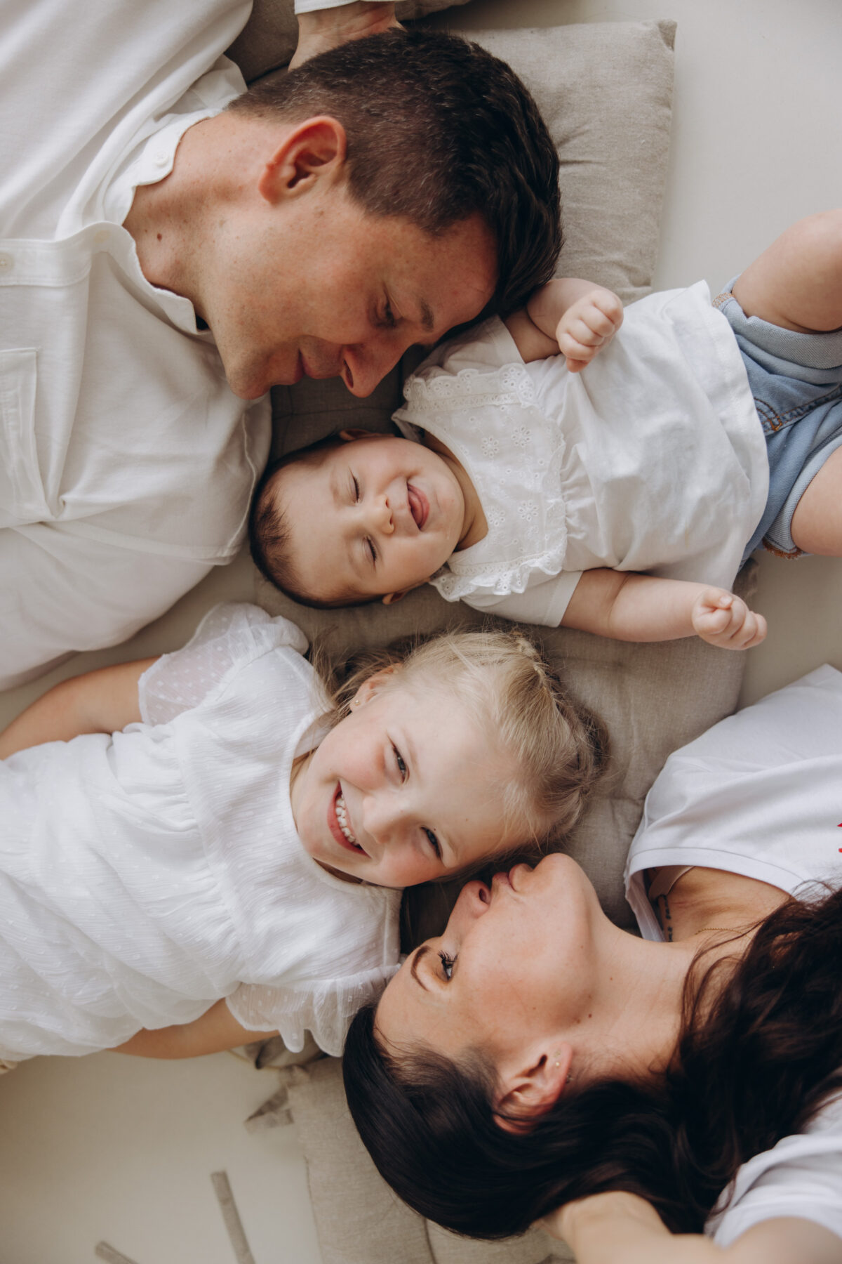 Milena i Elena sesja rodzinna w studio Lusówko Lusowo Poznań fotograf Katarzyna Kitajgrodzka Flarra ()