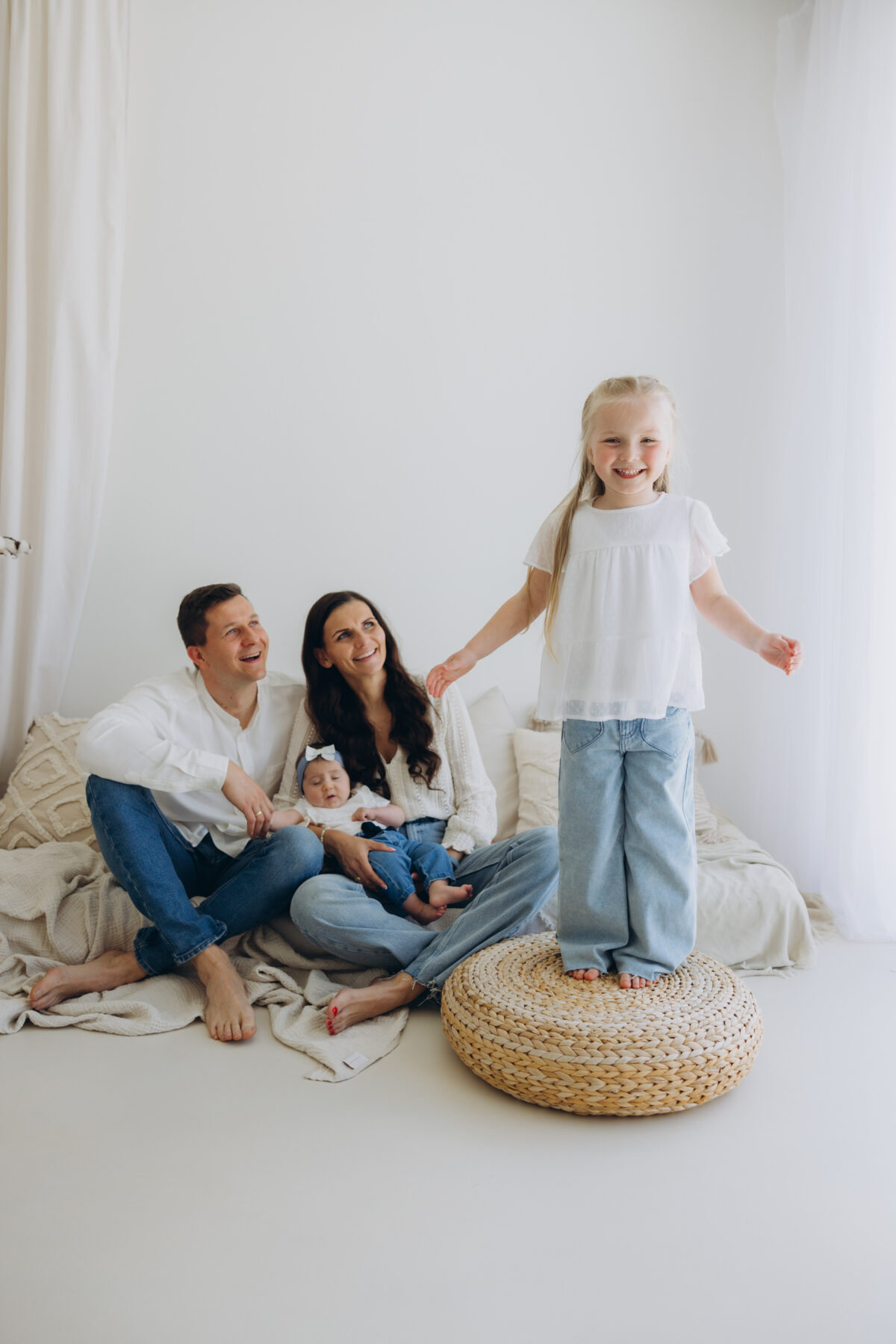 Milena i Elena sesja rodzinna w studio Lusówko Lusowo Poznań fotograf Katarzyna Kitajgrodzka Flarra ()