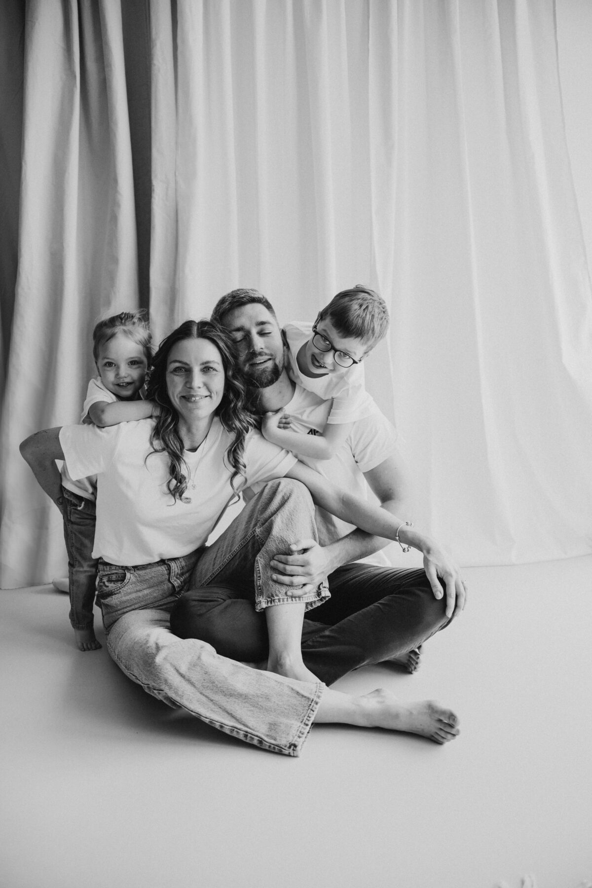 Weronika z rodziną sesja rodzinna w studio Poznań Lusowo Lusówko Fotograf Katarzyna Kitajgrodzka Flarra ()