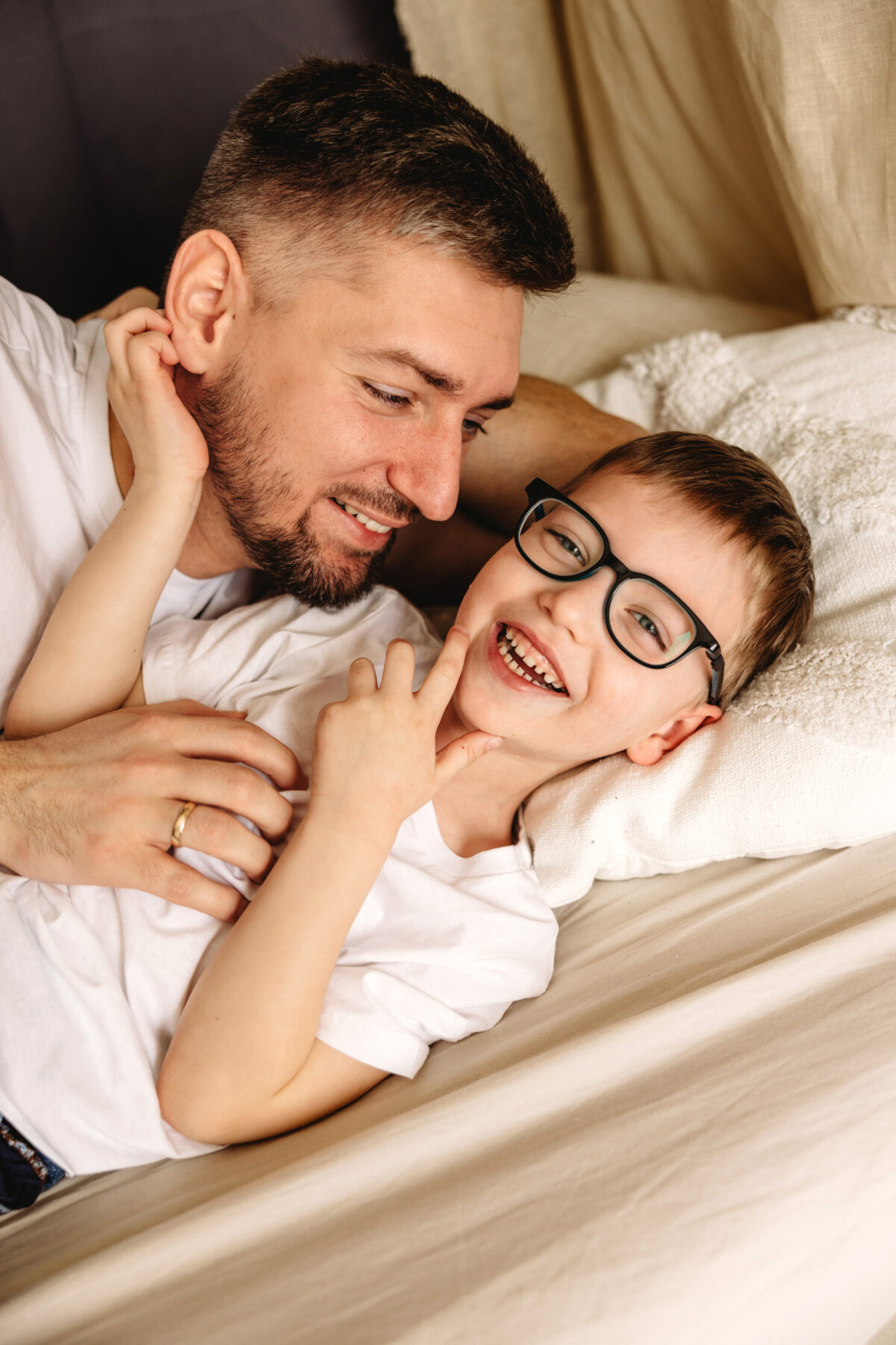 Weronika z rodziną sesja rodzinna w studio Poznań Lusowo Lusówko Fotograf Katarzyna Kitajgrodzka Flarra ()