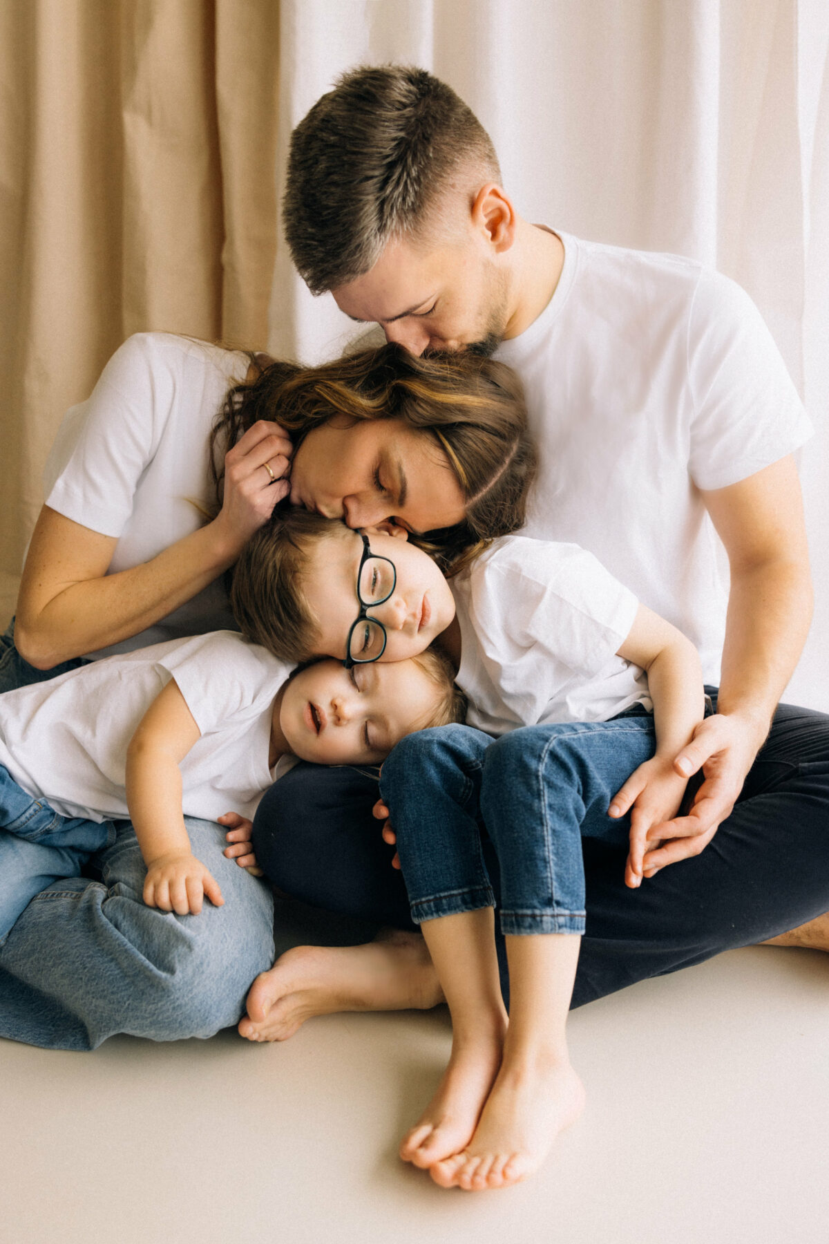 Weronika z rodziną sesja rodzinna w studio Poznań Lusowo Lusówko Fotograf Katarzyna Kitajgrodzka Flarra ()